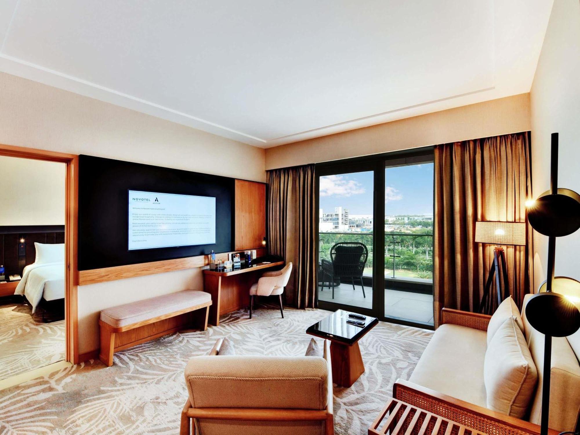 Novotel Hyderabad Airport Экстерьер фото